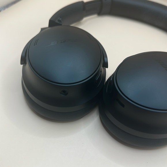 Bose QuietComfort 45 Bluetooth Wireless Noise Cancelling Headphones - Picture 2 of 6